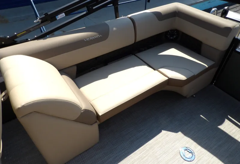 Slide: The Image of Veranda VR235RC XL 2026 - 7