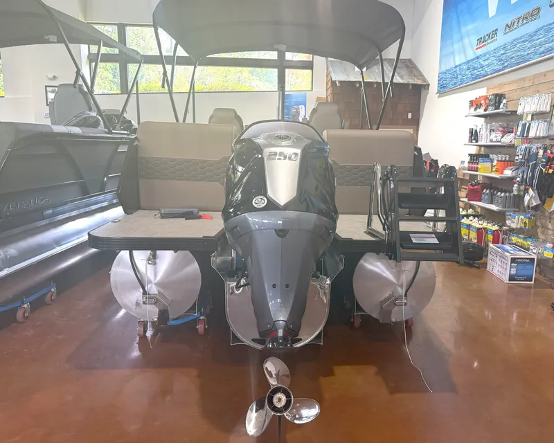 Slide: The Image of Veranda VR235RC XL 2026 - 14