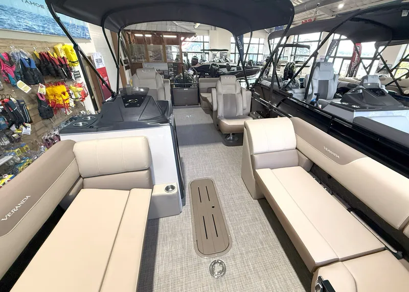 Slide: The Image of Veranda VR235RC XL 2026 - 17