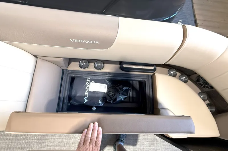 Slide: The Image of Veranda VR235RC XL 2026 - 19