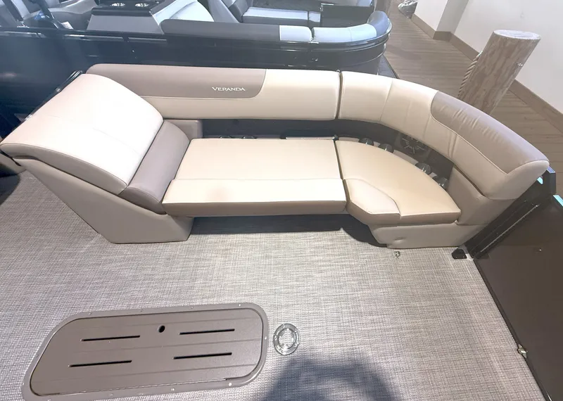 Slide: The Image of Veranda VR235RC XL 2026 - 3