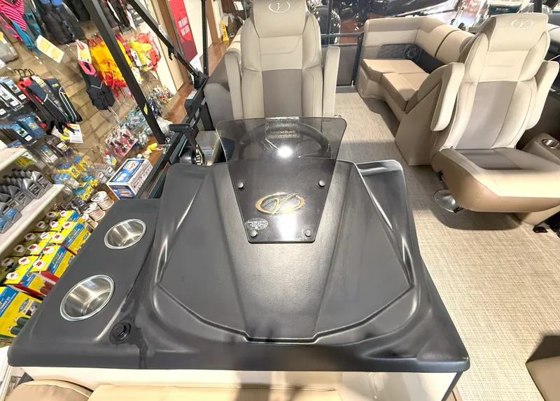 Slide: The Image of Veranda VR235RC XL 2026 - 7