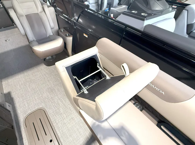 Slide: The Image of Veranda VR235RC XL 2026 - 9