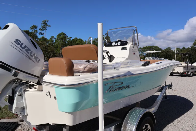 Slide: The Image of Pioneer 180 Islander 2026 - 10