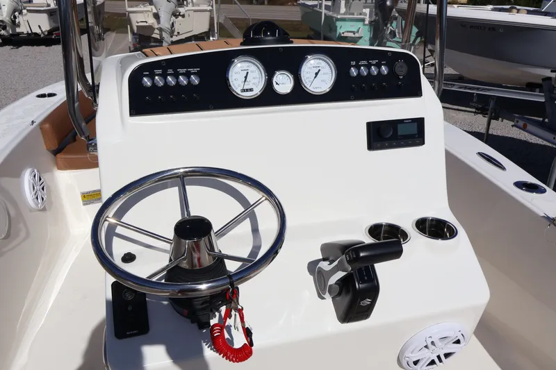 Slide: The Image of Pioneer 180 Islander 2026 - 16