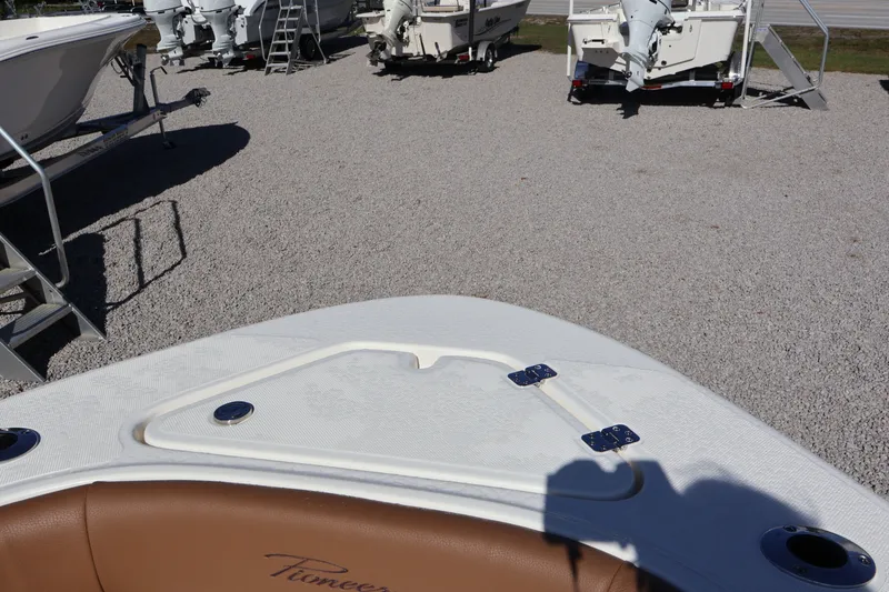 Slide: The Image of Pioneer 180 Islander 2026 - 7