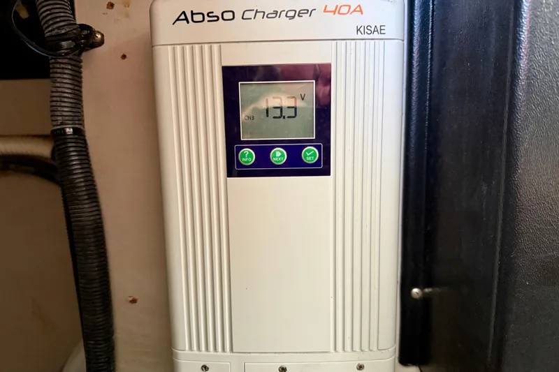 Slide: The Image of Abso Charger 40A displaying 13.3V on a Sea Ray 380 Sundancer, 2003 model. - 34