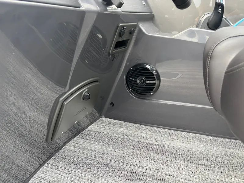 Slide: The Image of Bennington 22 SSB Sport 2026 - 15