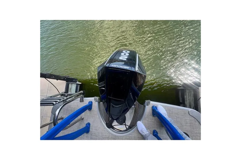 Slide: The Image of Overhead view of a 2022 Berkshire 250CL STS boat with Mercury outboard motor. - 26