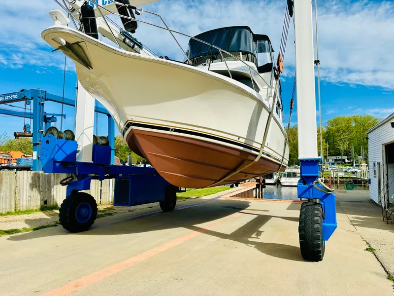 Slide: The Image of Silverton 392 Motor Yacht 1998 - 7