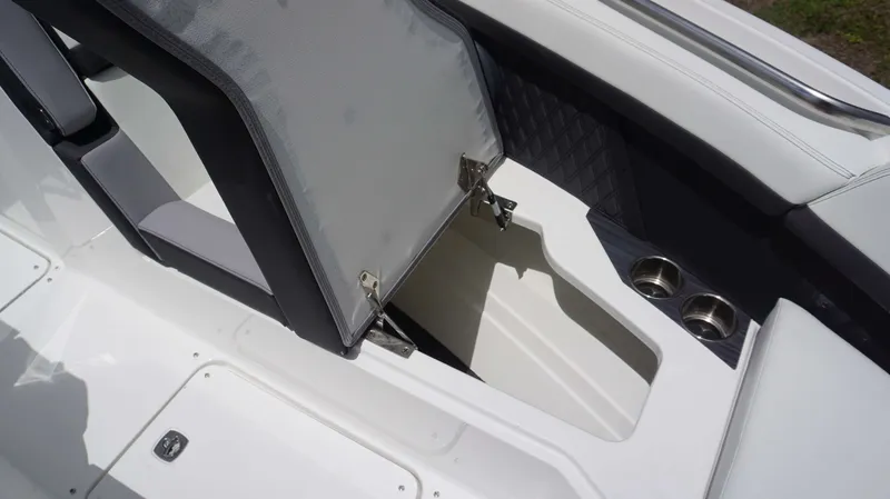 Slide: The Image of Cobalt R8 2023 - 18