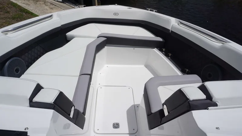 Slide: The Image of Cobalt R8 2023 - 8