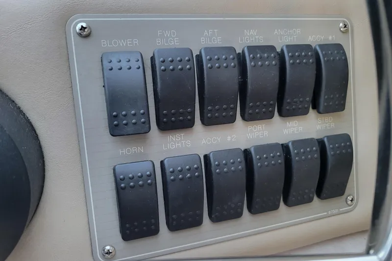 Slide: The Image of Control panel of a 1998 Bayliner 2858 Ciera Command Bridge boat. - 23