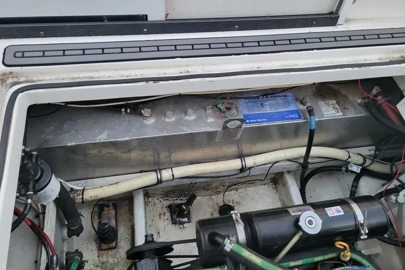 Slide: The Image of Engine compartment of a 1998 Bayliner 2858 Ciera Command Bridge boat. - 44