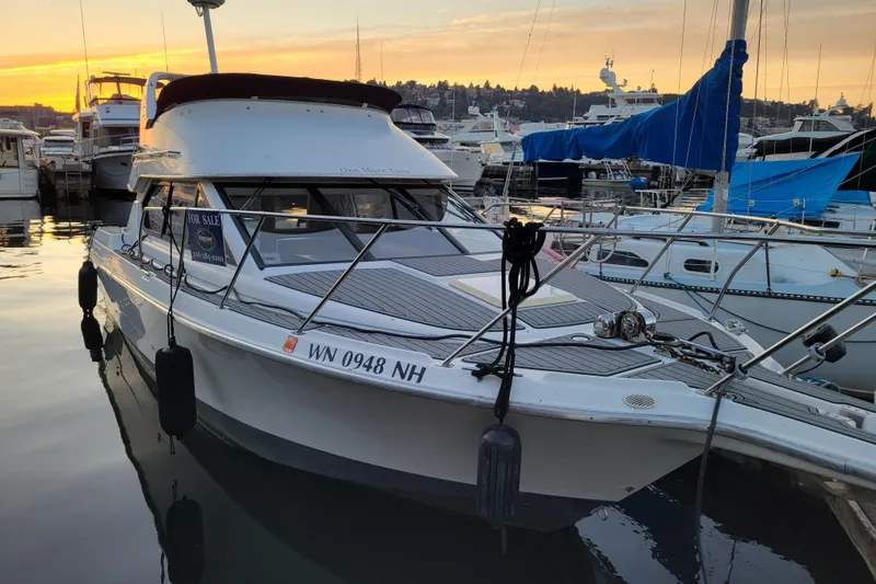 Slide: The Image of 1998 Bayliner 2858 Ciera Command Bridge boat docked at sunset, for sale. - 46