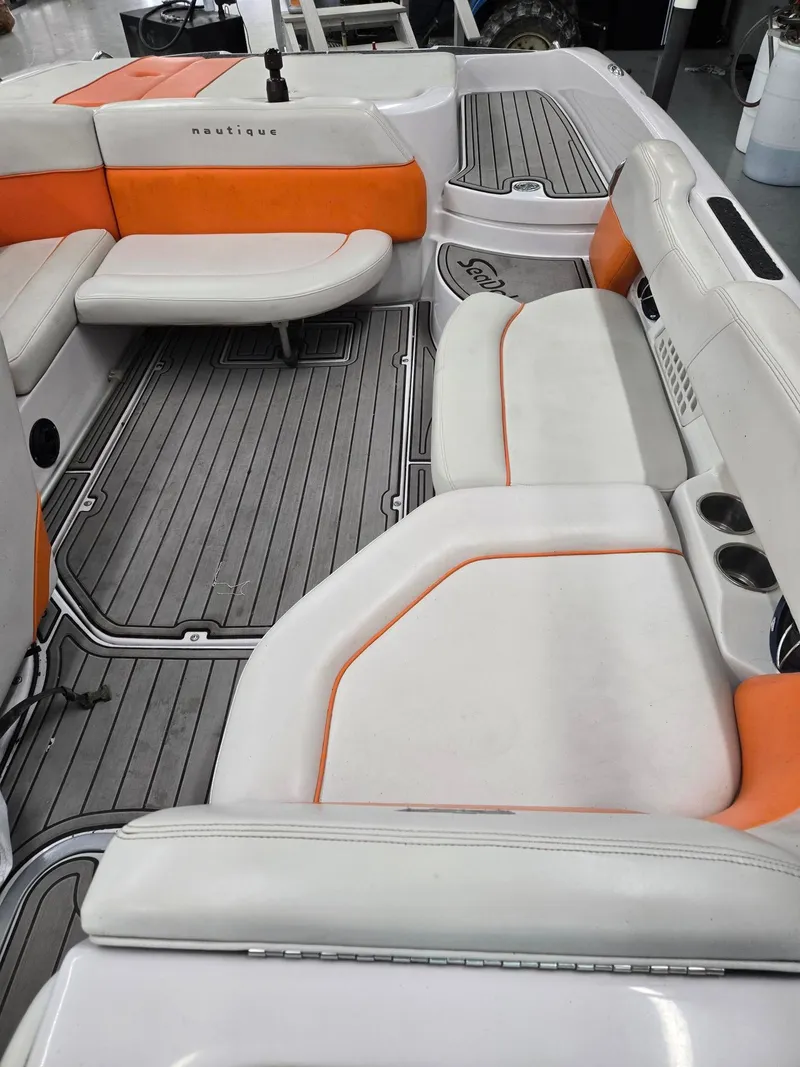 Slide: The Image of Nautique SV211 2007 - 8