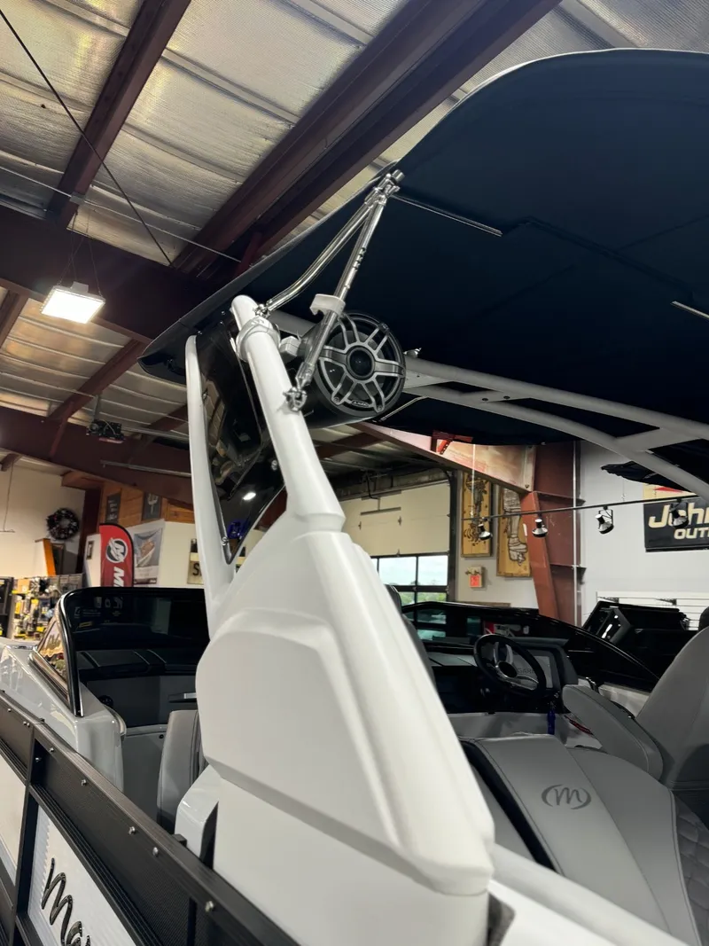 Slide: The Image of Manitou LX 25 RFXW 2025 - 11