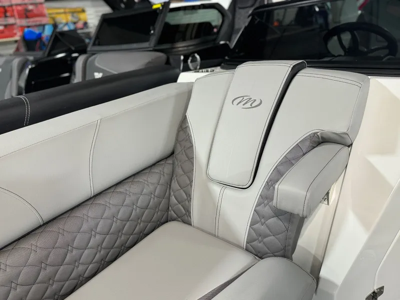 Slide: The Image of Manitou LX 25 RFXW 2025 - 13