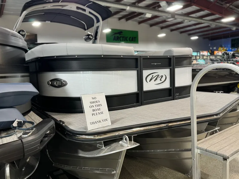 Slide: The Image of Manitou LX 25 RFXW 2025 - 3