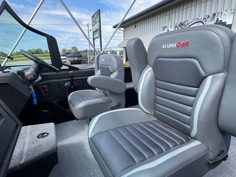 Slide: The Image of Alumacraft Competitor 185X Sport 2025 - 11