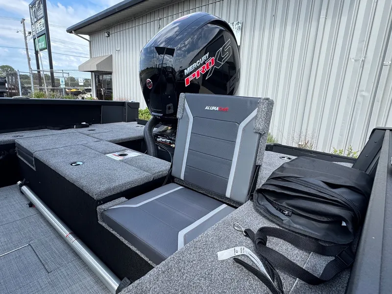 Slide: The Image of Alumacraft Competitor 185X Sport 2025 - 13