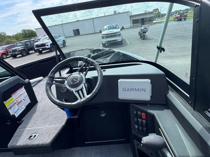 Slide: The Image of Alumacraft Competitor 185X Sport 2025 - 15