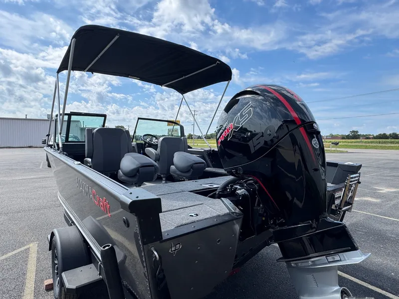 Slide: The Image of Alumacraft Competitor 185X Sport 2025 - 7