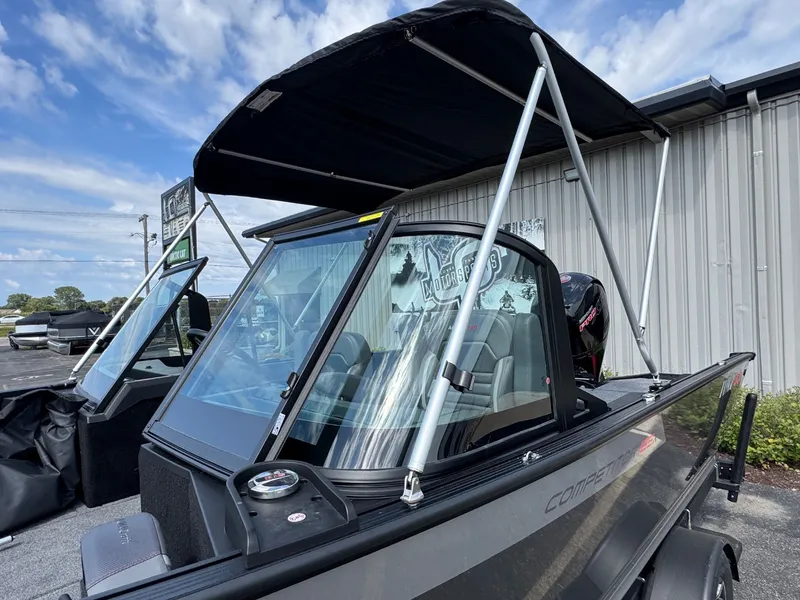 Slide: The Image of Alumacraft Competitor 185X Sport 2025 - 9