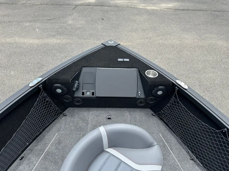 Slide: The Image of Alumacraft Competitor 195X Sport 2025 - 12