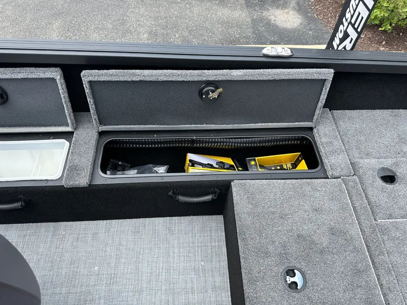 Slide: The Image of Alumacraft Competitor 195X Sport 2025 - 15