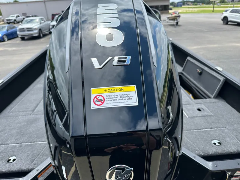 Slide: The Image of Alumacraft Competitor 195X Sport 2025 - 5