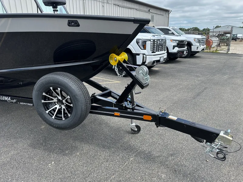 Slide: The Image of Alumacraft Competitor 195X Sport 2025 - 7