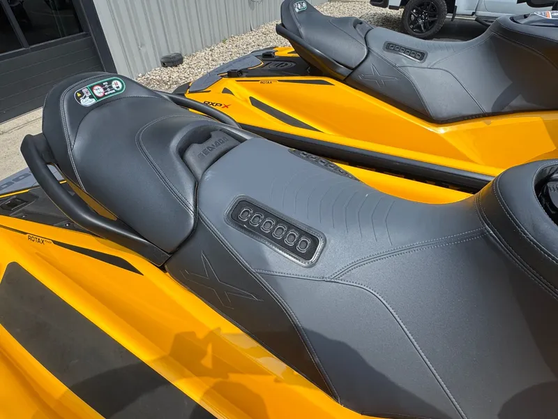 Slide: The Image of Sea-Doo RXP-X 300 Tech Package 2022 - 5
