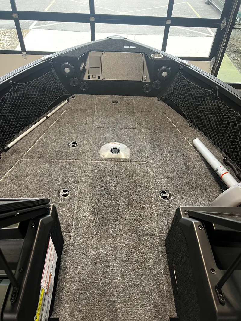 Slide: The Image of Alumacraft Competitor 175X Sport 2025 - 10