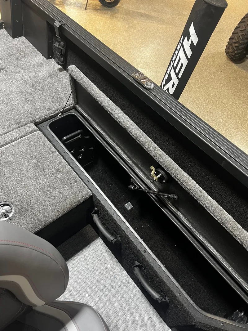 Slide: The Image of Alumacraft Competitor 175X Sport 2025 - 18