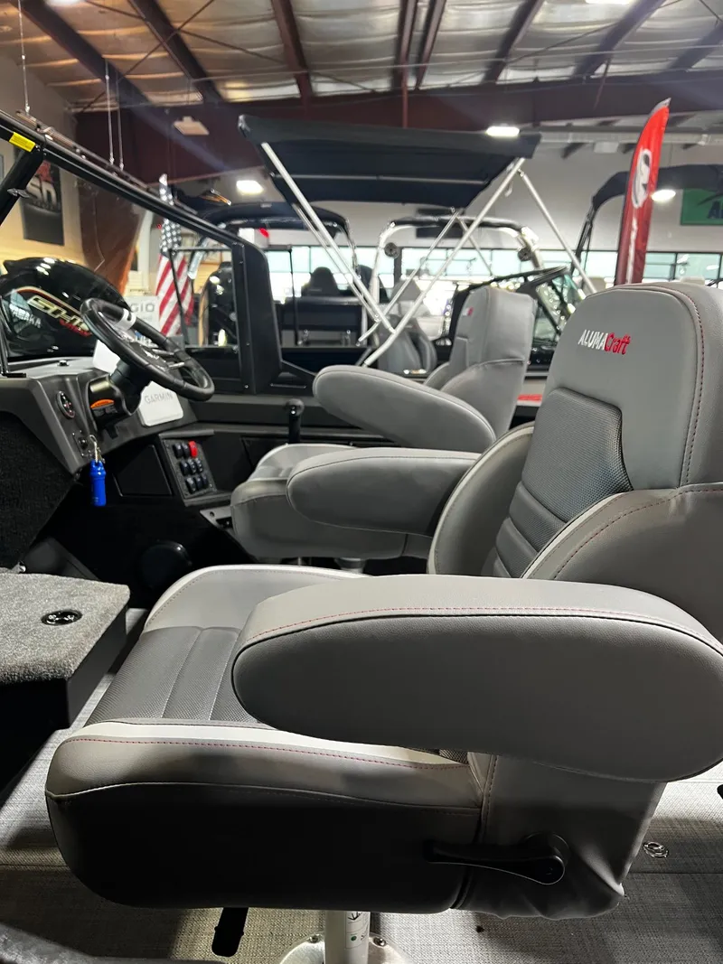 Slide: The Image of Alumacraft Competitor 175X Sport 2025 - 7