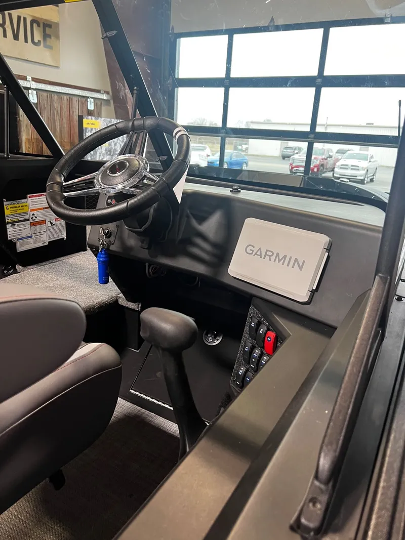 Slide: The Image of Alumacraft Competitor 175X Sport 2025 - 8