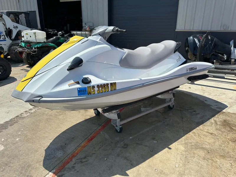 Slide: The Image of Yamaha WaveRunner® VX™ 110 Deluxe 2005 - 1
