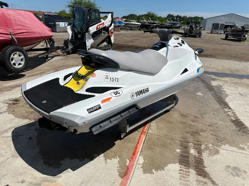 Slide: The Image of Yamaha WaveRunner® VX™ 110 Deluxe 2005 - 4