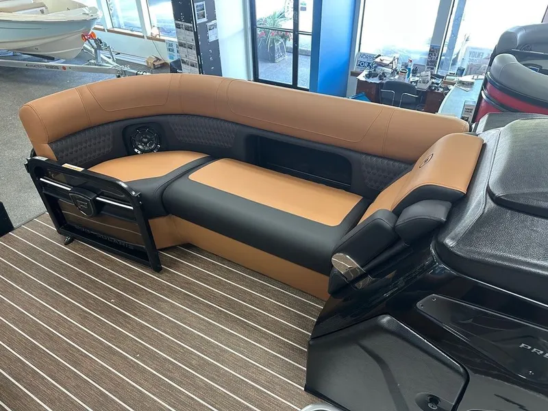 Slide: The Image of Premier Solaris RF 230 DL 2026 - 5