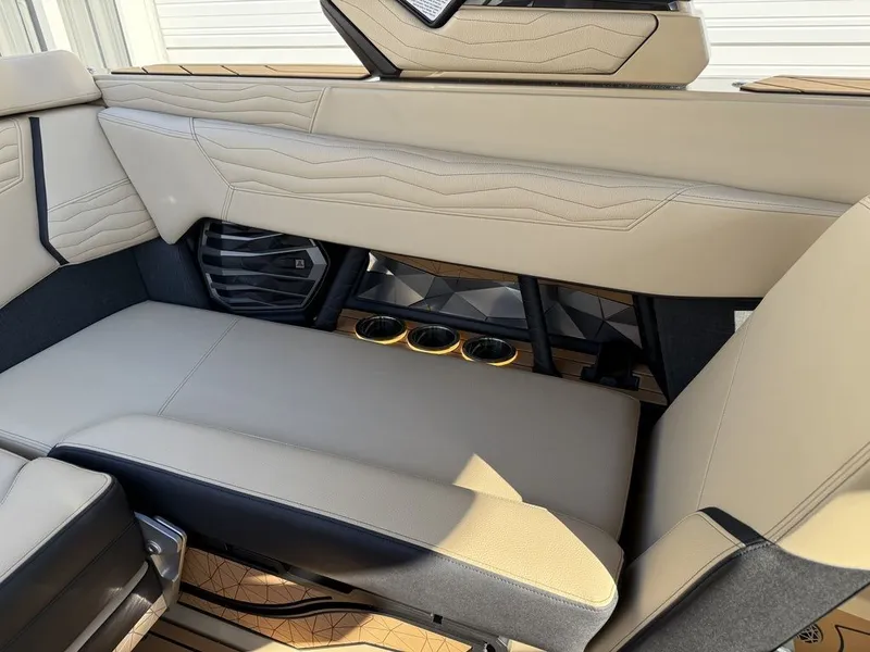 Slide: The Image of Nautique Super Air Nautique G23 2026 - 6