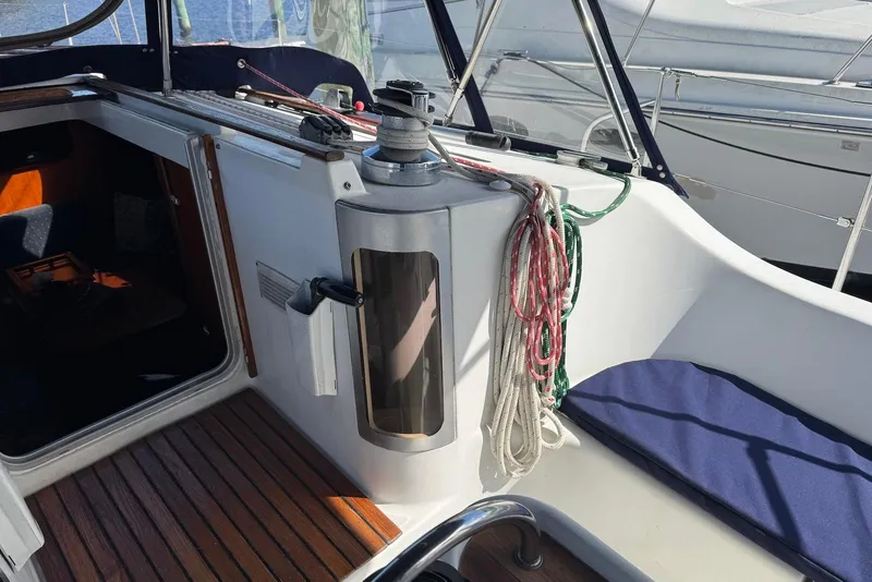 Slide: The Image of Cockpit of 1992 Beneteau Oceanis 370 sailboat with winch and ropes. - 23