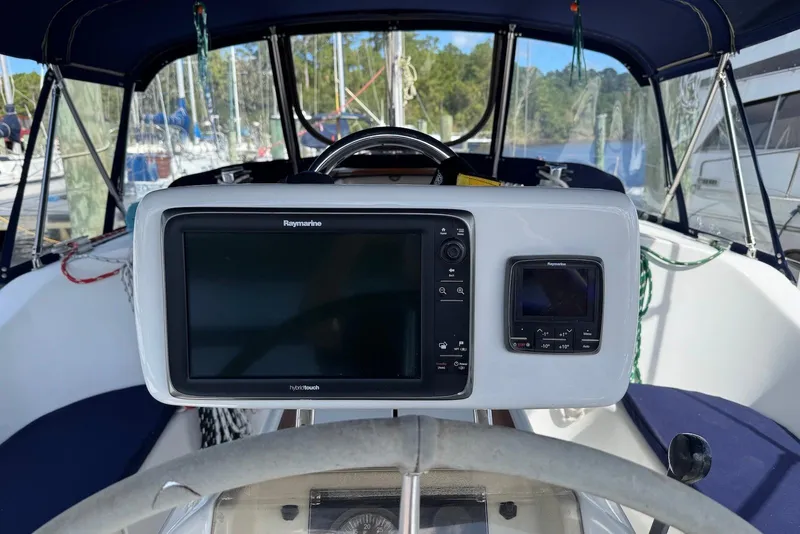 Slide: The Image of Cockpit of 1992 Beneteau Oceanis 370 with Raymarine navigation system. - 8