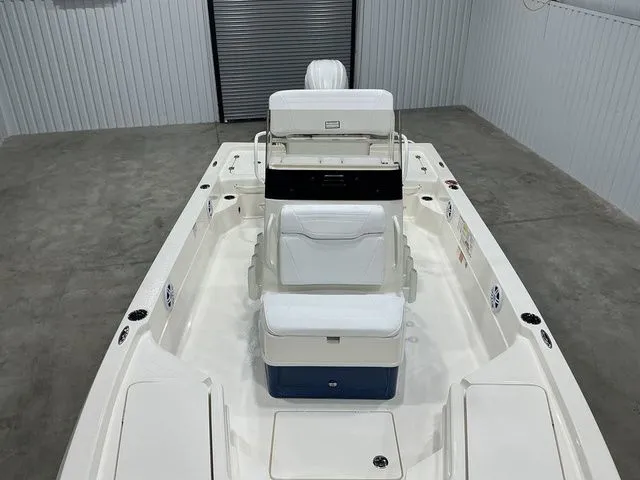 Slide: The Image of Skeeter SX221 2026 - 10