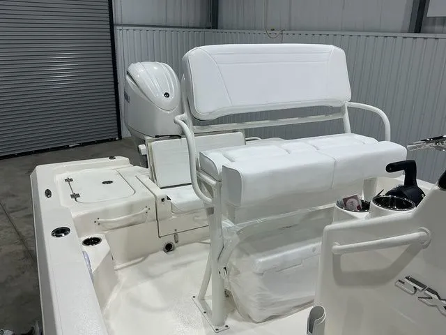 Slide: The Image of Skeeter SX221 2026 - 12