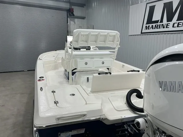 Slide: The Image of Skeeter SX221 2026 - 13