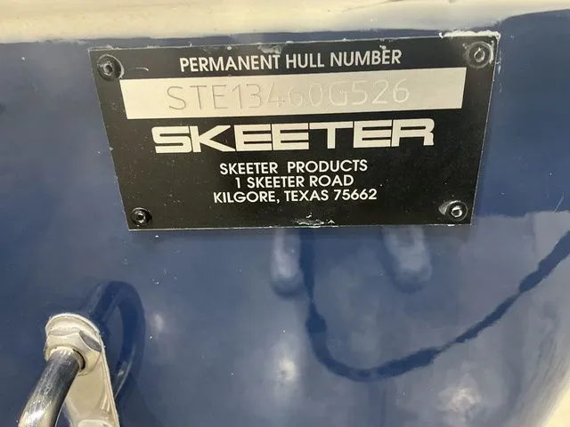 Slide: The Image of Skeeter SX221 2026 - 14