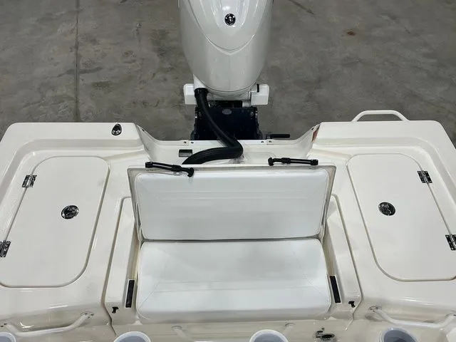 Slide: The Image of Skeeter SX221 2026 - 17