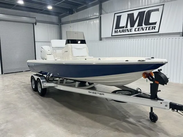 Slide: The Image of Skeeter SX221 2026 - 4