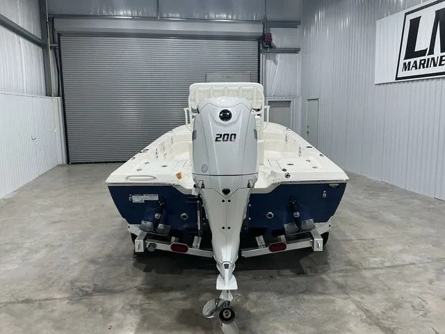 Slide: The Image of Skeeter SX221 2026 - 5